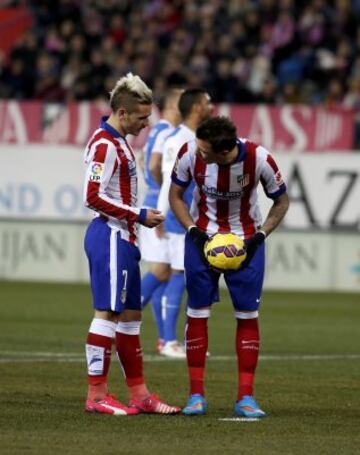 Mandzukic y Griezmann en el punto de penalti.