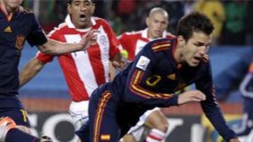 <b>NO ES GRAVE.</b> El problema que sufre Cesc en un hombro no le impedirá jugar la semifinal.