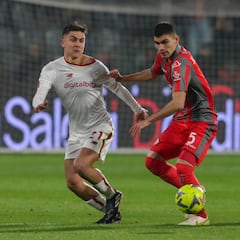 Johan Vásquez y la Cremonese ganan por primera vez en la Serie A