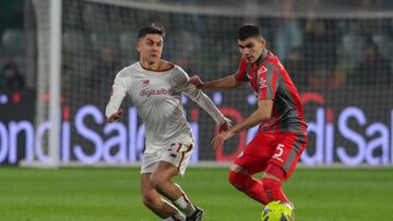 Johan Vásquez vs Paulo Dybala en el duelo de hoy entre Cremonese vs Roma.