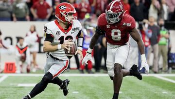 Stenton Bennett lanz&oacute; dos pases de touchdown y los Bulldogs se coronaron campeones del football colegial tras derrotar 33-18 a Alabama en Indianapolis. 