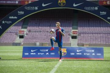 El jugador francés fue presentado en el Camp Nou.