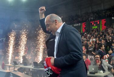 El Tenerife chafa la fiesta de Miribilla