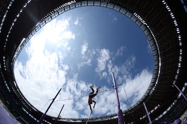 El alemán Leo Neugebauer en acción durante la prueba de salto con pértiga masculino Decatlón Grupo A.