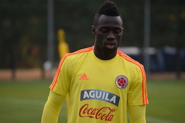 La Selección Colombia entrenó con todos los convocados pero perdió a Santiago Arias por lesión.