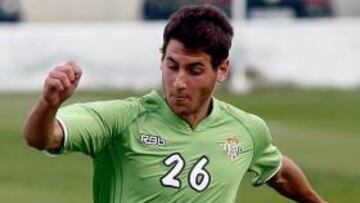 <b>PROMESA. </b>Manu Gavilán, en un entrenamiento con el Betis.