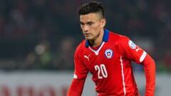 Charles Aránguiz es seguido de cerca por el City de Pellegrini