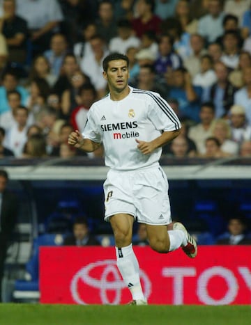 Jugó en el Castilla, filial del Real Madrid, desde 2002 hasta 2004.