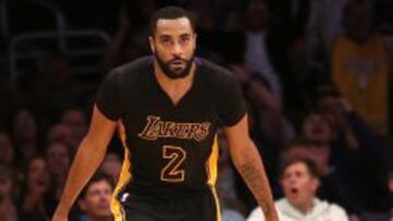 Wayne Ellington después de anotar un triple.