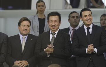 En 2014 Peter Lim, un inversor de Singapur cabeza visible de Meriton Holdings, compró el Valencia por 94 millones de euros. La fórmula fue pagar la deuda de la Fundación con Bankia para quedarse con el 70% de las acciones. El acuerdo además incluida la re