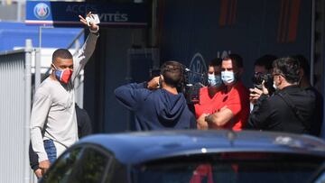 Paris Saint-Germain's French forward Kylian Mbappe arriving at the team's Camp des Loges training grounds in Saint-Germain-en-Laye, west of Paris, on June 22, 2020. *** Local Caption *** .