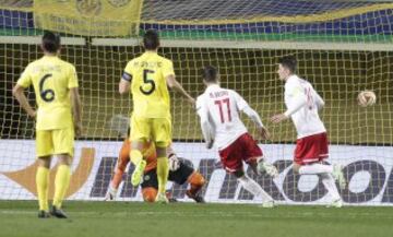 1-1. Jonathan Soriano lanzó el penalti y anotó el gol del empate.