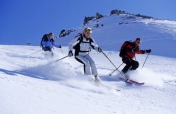 Esta estación en los Alpes es la mezcla perfecta entre un paisaje rural y los hoteles más lujosos. Cuenta con 320 km de pistas excelentes, con buenos fuera de pistas que harán las delicias de los amantes del esquí.