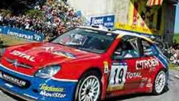 <b>SIN SEGURIDAD.</b> Después de cambiar la configuración del Xsara, Carlos Sainz no se mostraba nada cómodo al volante y sus tiempos quedaban lejos de lo esperado.