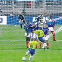 Roberto Carlos, rey de la lista de los 10 mejores goles de defensas