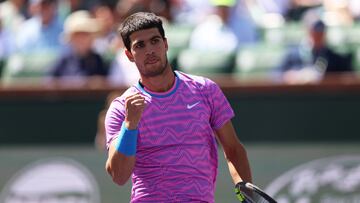 Carlos Alcaraz celebra un punto contra Fabian Marozsan en Indian Wells.