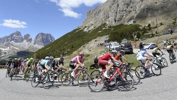 Pelotón durante la decimoctava etapa del Giro de Italia