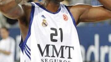 <b>CURIOSO. </b>Fisher hizo este gesto el pasado domingo ante el CAI.