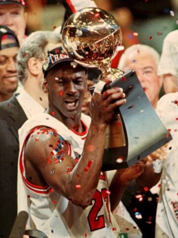 En 1997 gan¨® su quinto anillo. La final fue contra Utah Jazz.