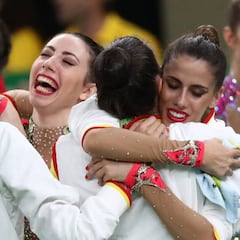 Las chicas de oro del 96 les dieron su amuleto