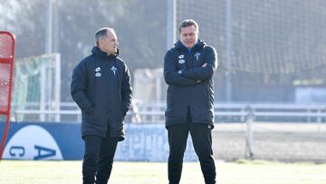 Cristóbal Parra junto a Javier Manjarín, su segundo, en un entrenamiento del Racing de Ferrol.