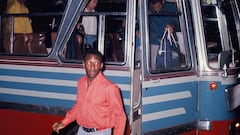 Pelé, saliendo de un camión durante su estancia en México para el Mundial de 1970.