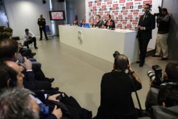 Martin Odegaard, nuevo centrocampista del Real Madrid, durante su presentación oficial hoy como jugador blanco