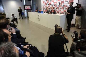 Martin Odegaard, nuevo centrocampista del Real Madrid,  durante  su presentación oficial hoy como jugador blanco