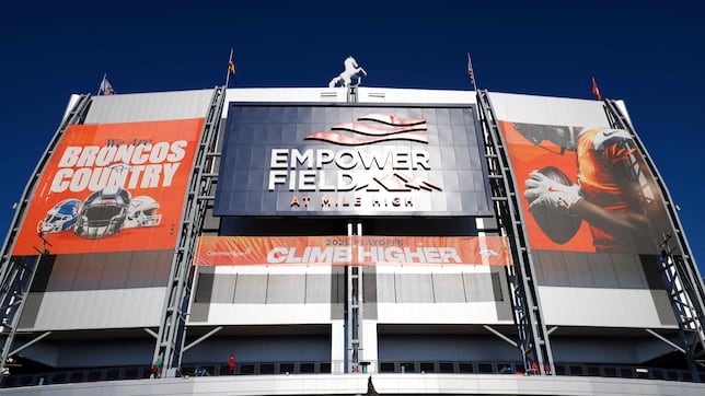 What is the altitude of the Denver Broncos stadium? Does it give the home team an advantage?