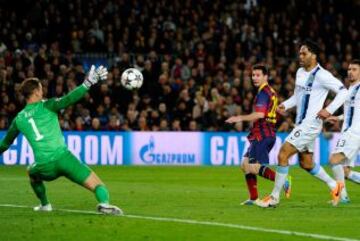 1-0. Messi anota el primer tanto.