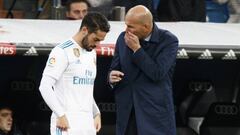Isco y Zidane, durante un partido con el Real Madrid.
