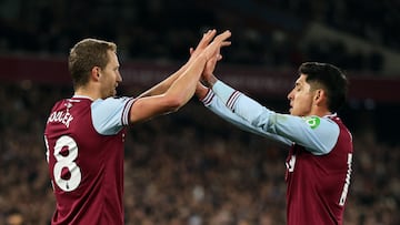 Soccer Football - Premier League - West Ham United v Leicester City - London Stadium, London, Britain - February 27, 2025 West Ham United's Tomas Soucek celebrates scoring their first goal with Edson Alvarez REUTERS/Ian Walton EDITORIAL USE ONLY. NO USE WITH UNAUTHORIZED AUDIO, VIDEO, DATA, FIXTURE LISTS, CLUB/LEAGUE LOGOS OR 'LIVE' SERVICES. ONLINE IN-MATCH USE LIMITED TO 120 IMAGES, NO VIDEO EMULATION. NO USE IN BETTING, GAMES OR SINGLE CLUB/LEAGUE/PLAYER PUBLICATIONS. PLEASE CONTACT YOUR ACCOUNT REPRESENTATIVE FOR FURTHER DETAILS..