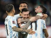 Messi sonríe y Argentina gana