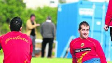 <b>CONSEJERO. </b>Felip Ortiz, durante una sesión de entrenamiento con el Nàstic, en Camp Clar.