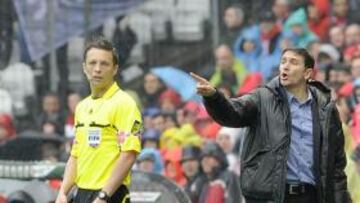 Montanier en el partido contra el Athletic en San Mamés.