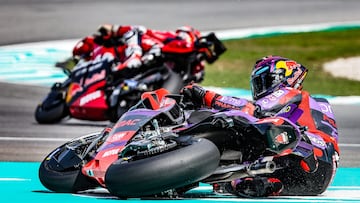 Caída de Martín en la curva 1 de Sepang sin consecuencias.