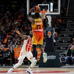 Petrusev emerge en La Fonteta ante un Valencia dubitativo