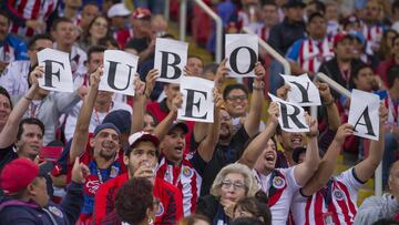 Afici&oacute;n de Chivas reclama #FueraBoy en redes