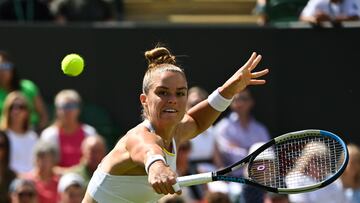 Greece's Maria Sakkari returns the ball to 's Tatjana Maria during their women's singles tennis match on the fifth day of the 2022 Wimbledon Championships at The All England Tennis Club in Wimbledon, southwest London, on July 1, 2022. (Photo by SEBASTIEN BOZON / AFP) / RESTRICTED TO EDITORIAL USE