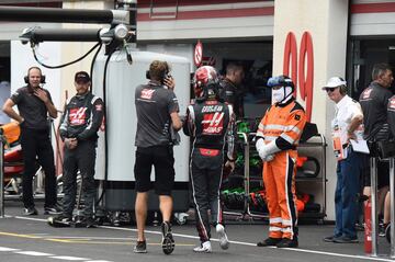 Romain Grosjean salió caminando tras estrellar su coche contra el muro.