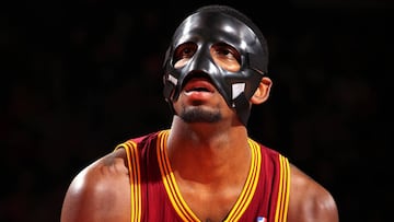 Kyrie Irving anotó con una máscara negra 41 puntos en el Madison.