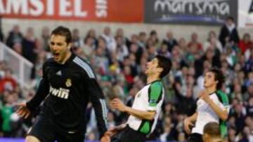 <b>HIGUAÍN MARCÓ EL TANTO CIEN</b> El tanto de Higuaín (ver imagen) significó el gol 100 en partido oficial del Madrid esta temporada. Llevan 83 tantos en Liga, 1 en Copa y 16 en Champions.