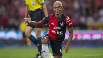 El famoso 'Neymar ecuatoriano' dejó el balompié azteca para jugar en Peñarol, sin embargo no encontró los suficientes minutos, por lo cual regresó a su tierra con el Barcelona de Guayaquil. donde ya anotó dos goles en 81 minutos disputados