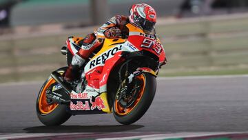 Repsol Honda Team&#039;s Spanish rider Marc Marquez rides his Honda during the 2018 Qatar Moto GP Grand Prix at the Losail International Circuit in Lusail, north of Doha, on March 18, 2018. / AFP PHOTO / KARIM JAAFAR