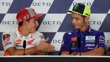 Rossi dice no tener nada contra Márquez, pero le niega la mano