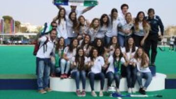 Las chicas del Club de Campo festejan su título.