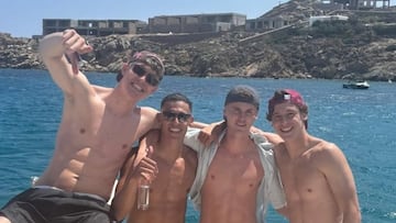 Los jugadores Jorgen Strand Larsen, Younes El-Abdellaoui, Williot Swedberg y Fer López, de vacaciones en Grecia.