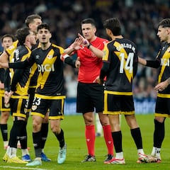 El Rayo explota por el arbitraje: “Este equipo merece respeto”