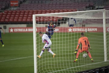 1-0. Ousmane Dembélé marcó el primer gol en el minuto 90.