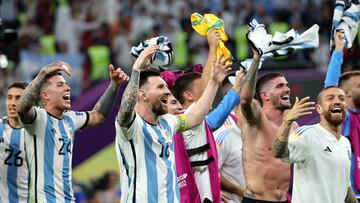 Doha (Qatar), 03/12/2022.- Lionel Messi of Argentina (C) and teammates react after the FIFA World Cup 2022 round of 16 soccer match between Argentina and Australia at Ahmad bin Ali Stadium in Doha, Qatar, 03 December 2022. (Mundial de Fútbol, Catar) EFE/EPA/Abedin Taherkenareh
